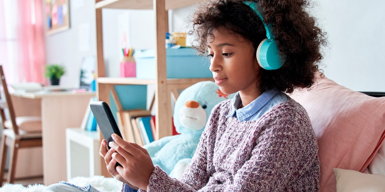 How to help tech-savvy kids deal with social media fomo