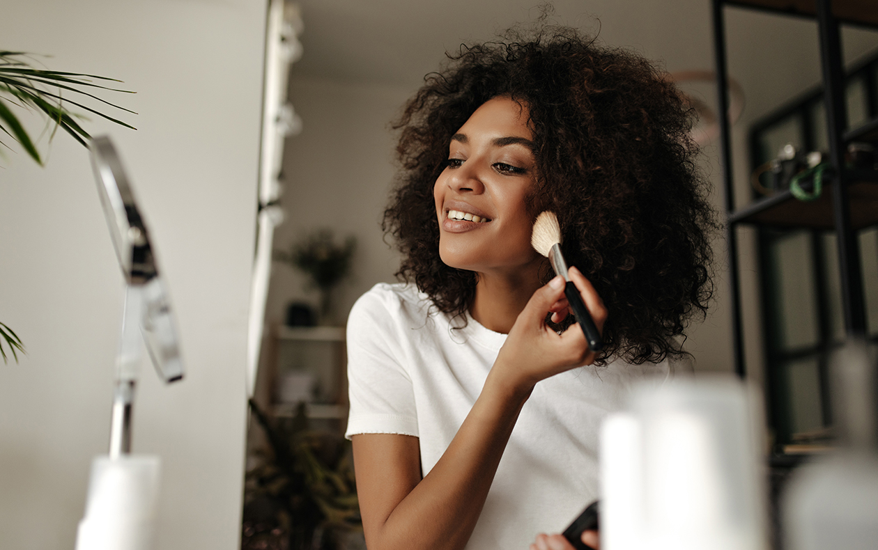 3 ways to blend mocha mousse into your beauty look