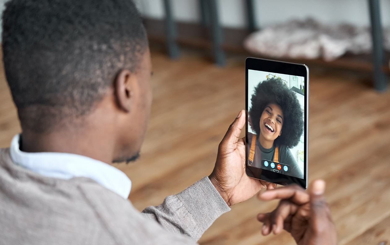Expert tips on how to make your long-distance relationship thrive 