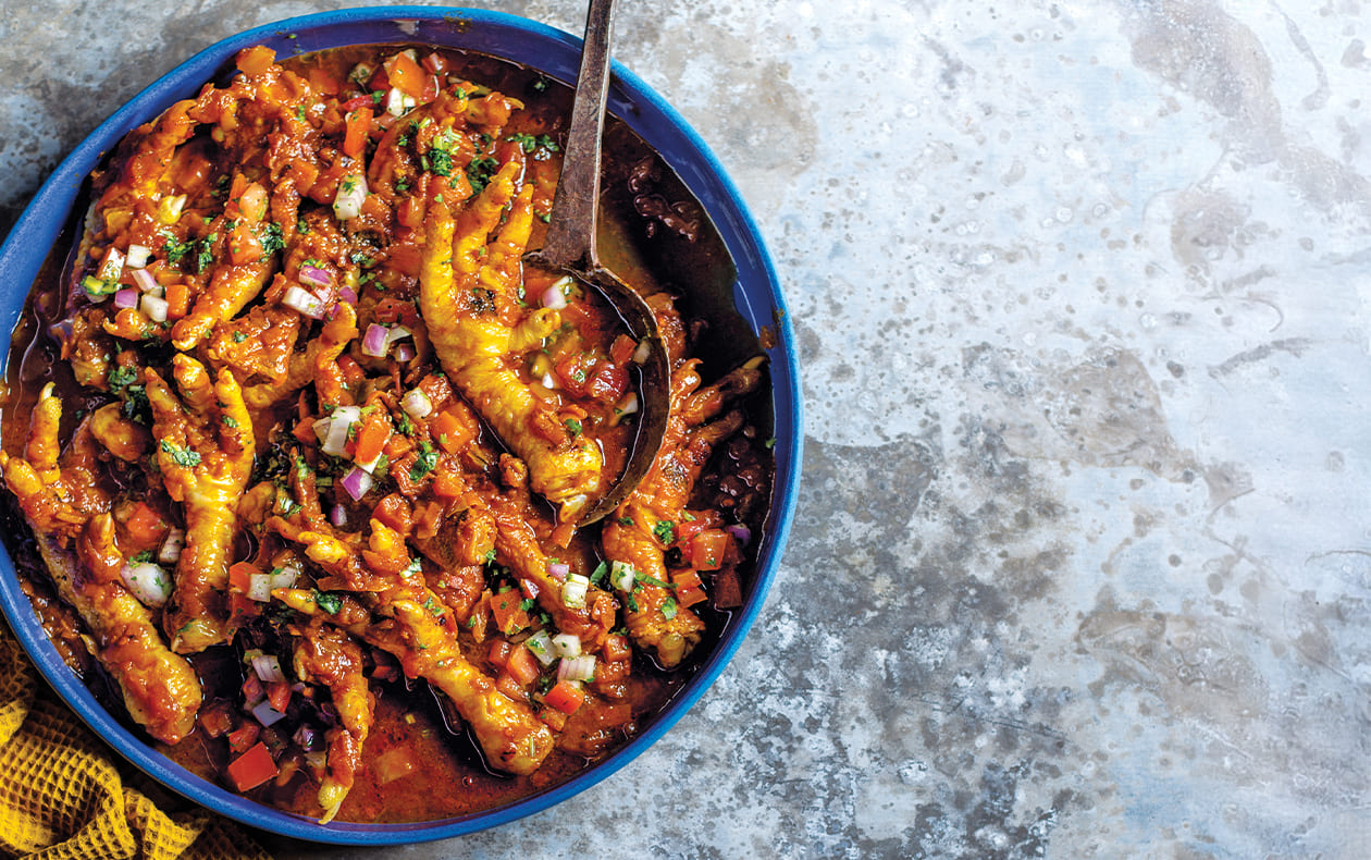 Chicken feet and chakalaka potjie